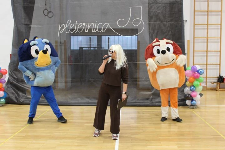 MAŠKARE U PLETERNICI: U prepunoj školskoj dvorani pripremljen zanimljiv pokladni program 