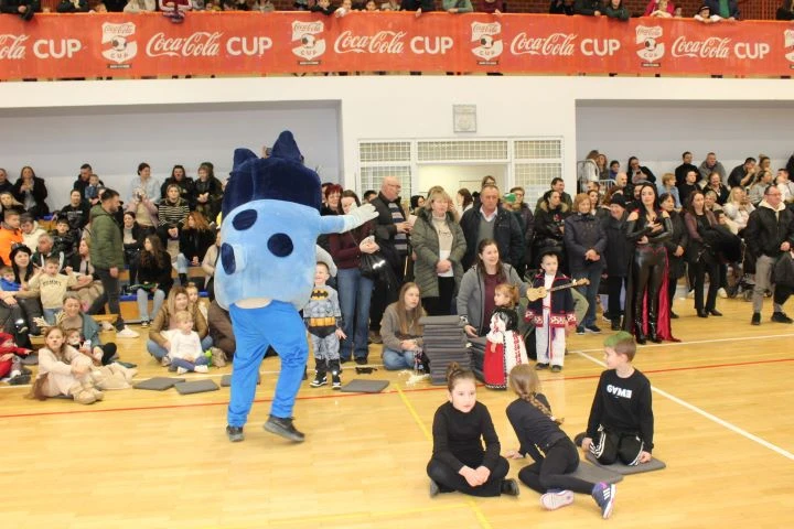 MAŠKARE U PLETERNICI: U prepunoj školskoj dvorani pripremljen zanimljiv pokladni program 