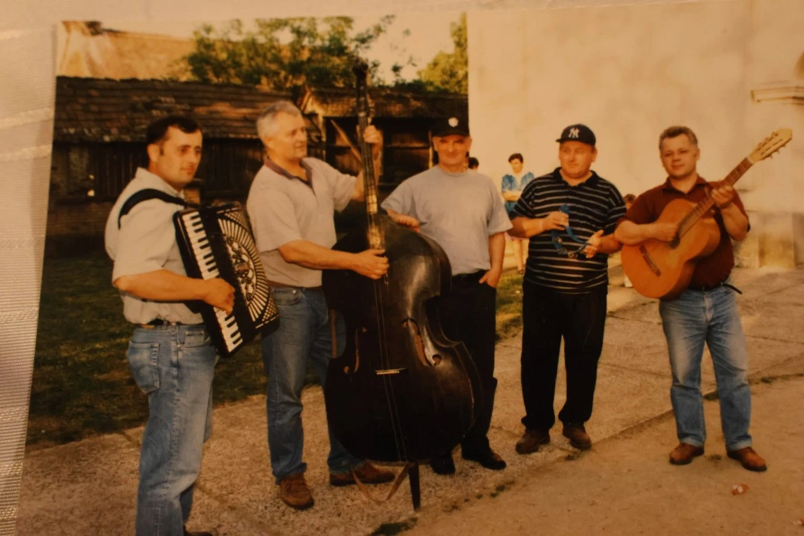 Nekad popularni svirači SOS ponovo na okupu - jednog ispratili u mirovinu