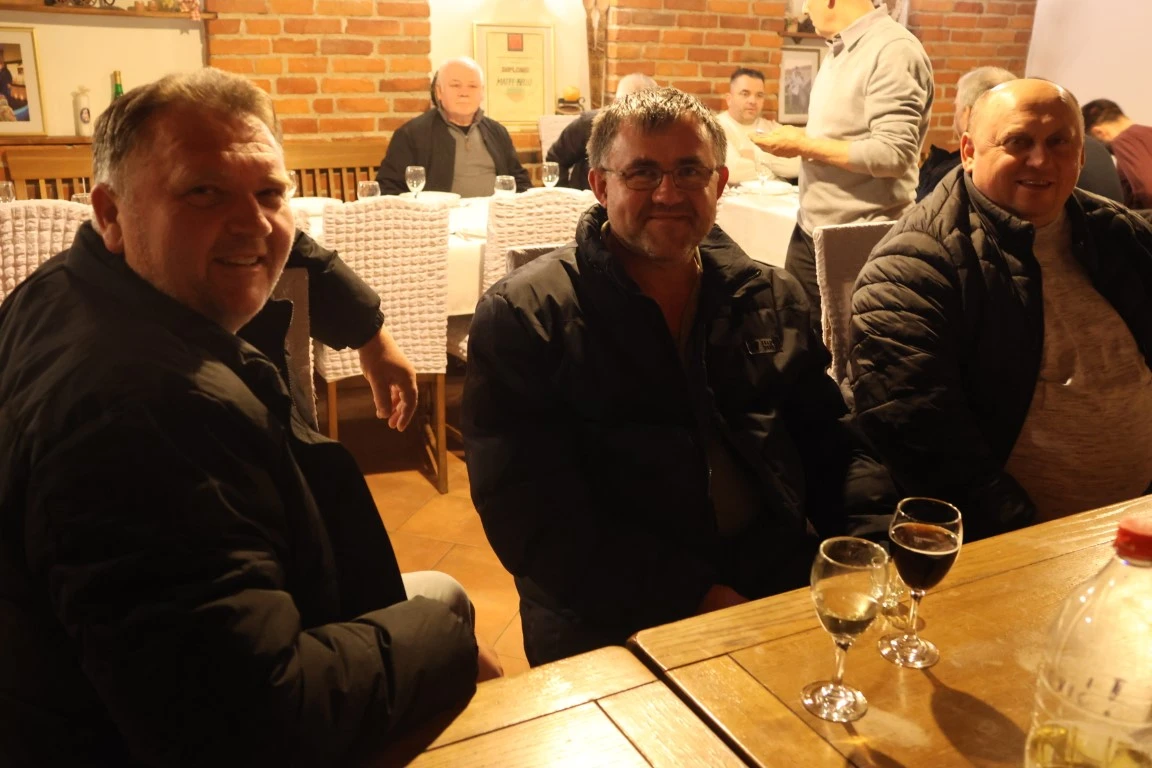 Nekad popularni svirači SOS ponovo na okupu - jednog ispratili u mirovinu