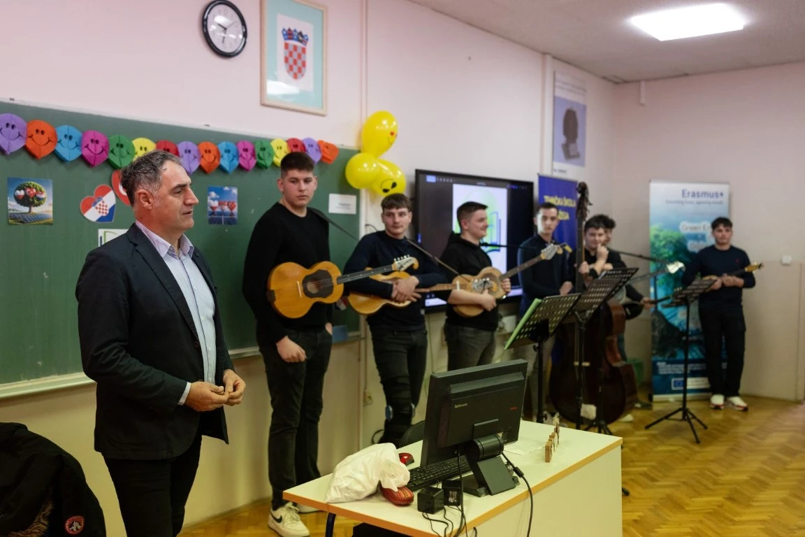 Tehnička škola u Požegi ugostila partnere iz Turske i Poljske u projektu „Green Energy in the Digital Age“