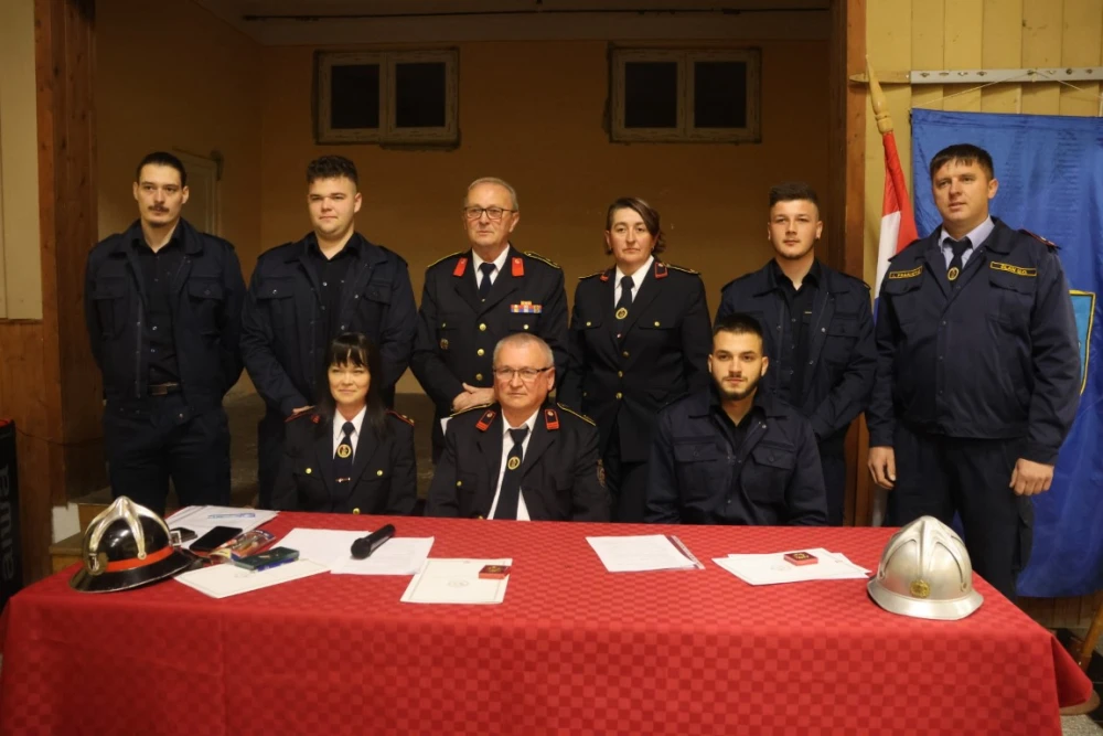 Bektežani Ivan Ramić i Zdravko Galić vatrogasci su 60, a Vlado Stipić i Josip Galić 50 godina