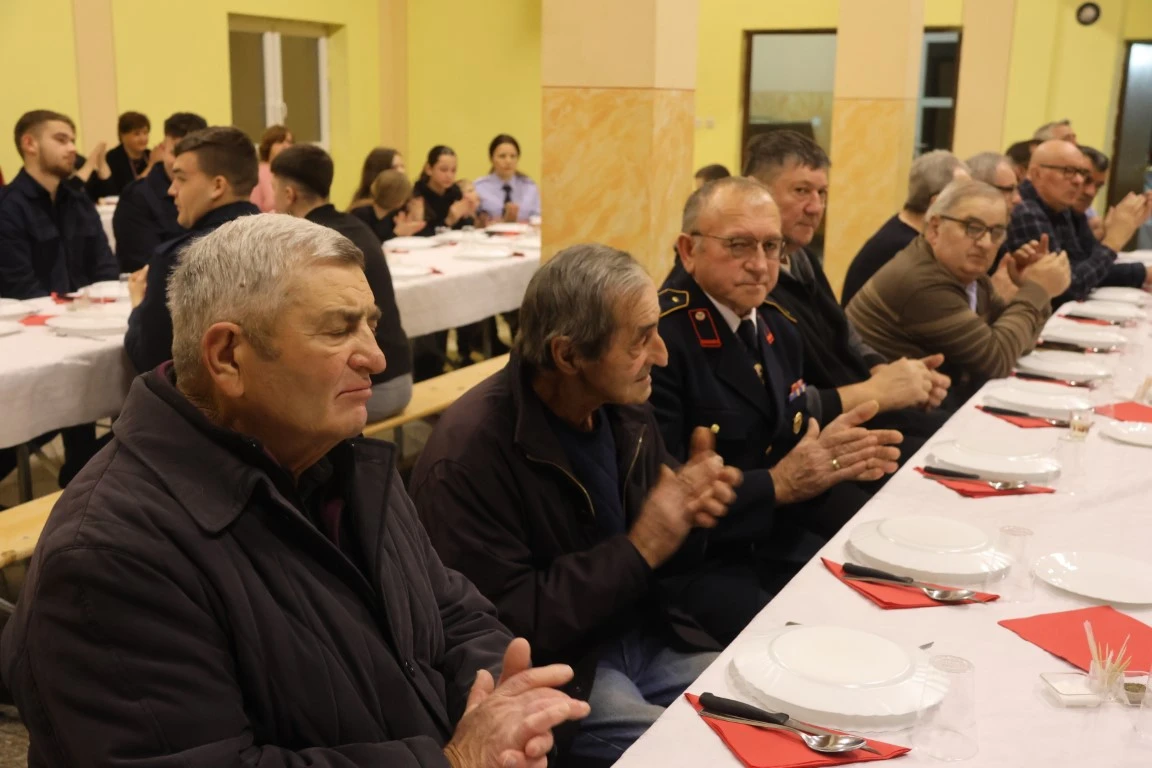 Bektežani Ivan Ramić i Zdravko Galić vatrogasci su 60, a Vlado Stipić i Josip Galić 50 godina