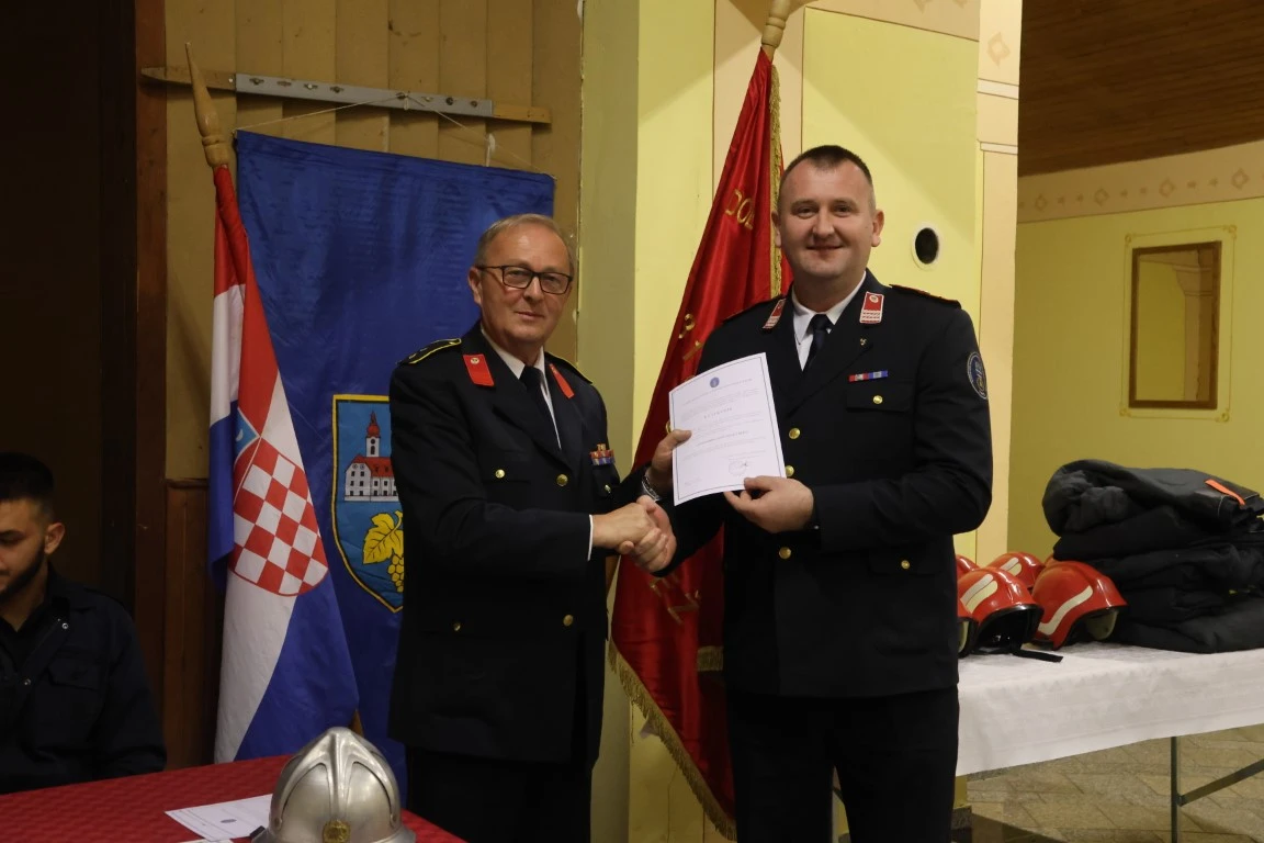 Bektežani Ivan Ramić i Zdravko Galić vatrogasci su 60, a Vlado Stipić i Josip Galić 50 godina