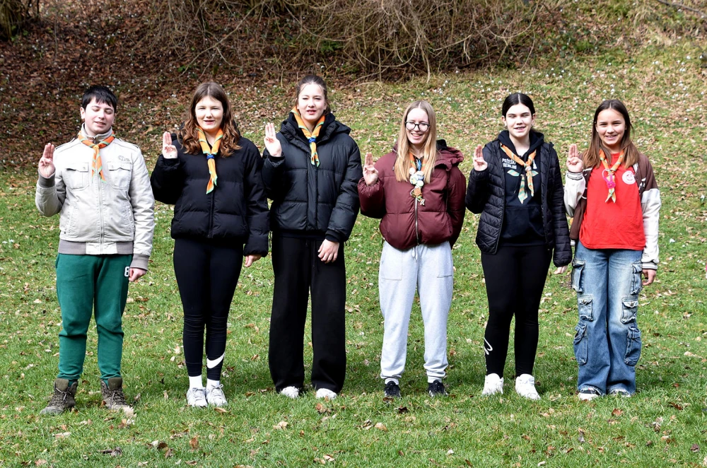 NOVI ČLANOVI U IZVIĐAČKOJ OBITELJI: Na ’Šumarijskoj livadi’ podijeljene marame požeškim ’Sovicama’ i ’Gremlinima’