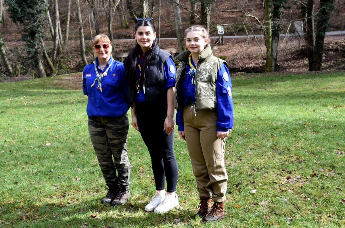 NOVI ČLANOVI U IZVIĐAČKOJ OBITELJI: Na ’Šumarijskoj livadi’ podijeljene marame požeškim ’Sovicama’ i ’Gremlinima’