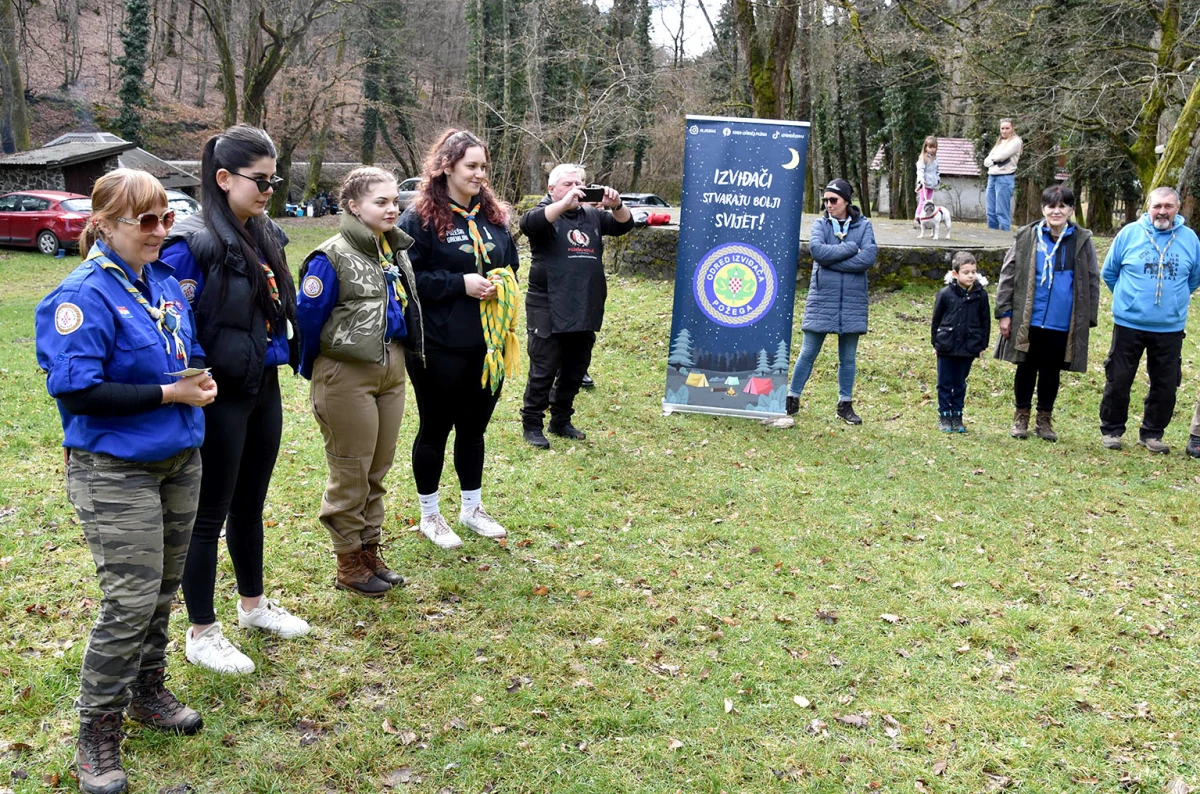 NOVI ČLANOVI U IZVIĐAČKOJ OBITELJI: Na ’Šumarijskoj livadi’ podijeljene marame požeškim ’Sovicama’ i ’Gremlinima’
