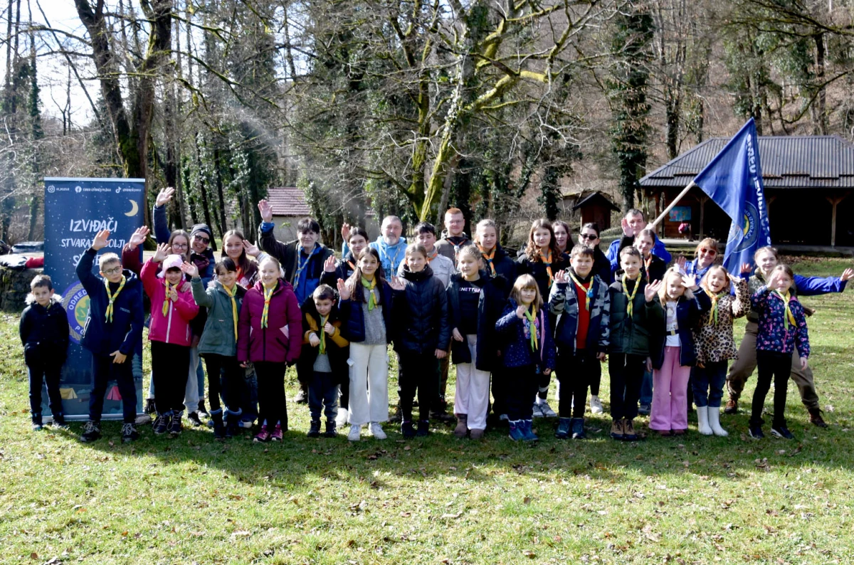 NOVI ČLANOVI U IZVIĐAČKOJ OBITELJI: Na ’Šumarijskoj livadi’ podijeljene marame požeškim ’Sovicama’ i ’Gremlinima’