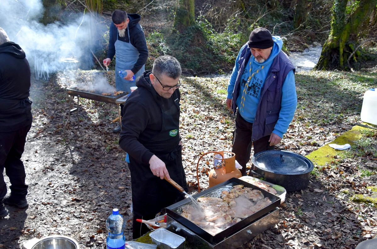 NOVI ČLANOVI U IZVIĐAČKOJ OBITELJI: Na ’Šumarijskoj livadi’ podijeljene marame požeškim ’Sovicama’ i ’Gremlinima’