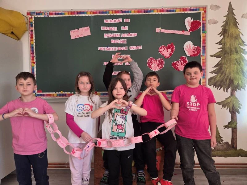 Ružičaste majice i snažne poruke protiv nasilja u čaglinskoj školi