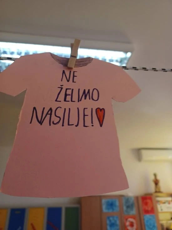 Ružičaste majice i snažne poruke protiv nasilja u čaglinskoj školi