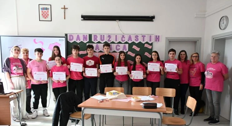 Ružičaste majice i snažne poruke protiv nasilja u čaglinskoj školi