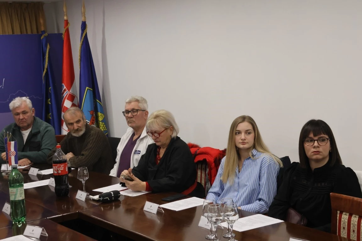 Vijećnici podržali Budimira u borbi oko kompostane, odbacili prosvjed pred Gradskom kućom: ’Prosvjedi trebaju ići prema izdavateljima dozvola’