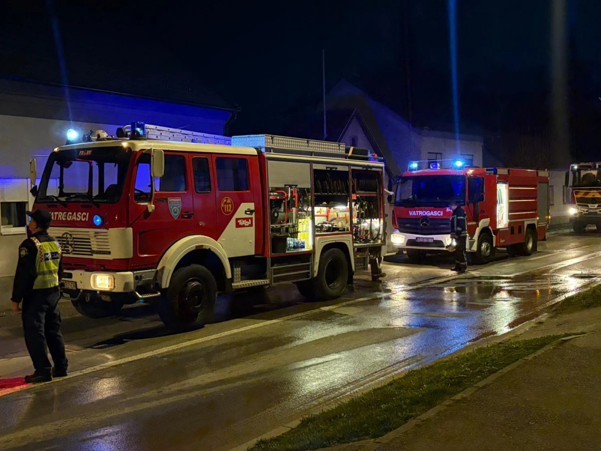 Požar u Pleternici: Gorjelo krovište obiteljske kuće