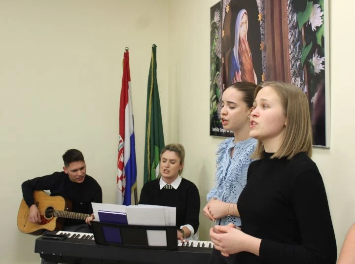 Otvorena izložba slika hrvatskog branitelja Drage Matoševića „Korizma i Uskrs“