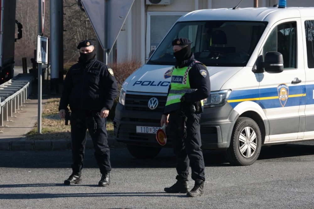 Odbio test krvi i urina, a marihuana pronađena u autu