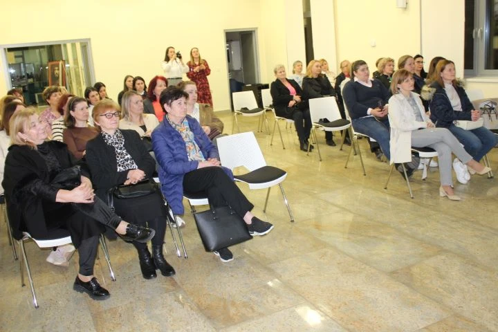 TJEDAN ZA ŽENE U PLETERNICI: Održano predavanje „Dostojanstvo žene“