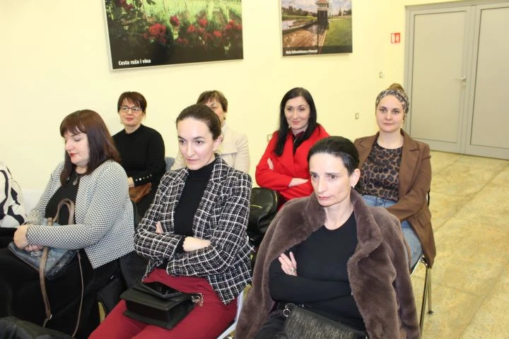 ZAVRŠEN TJEDAN ZA ŽENE U PLETERNICI: Održano predavanje „Sve što su mi prešutjeli o muškarcima i ženama“