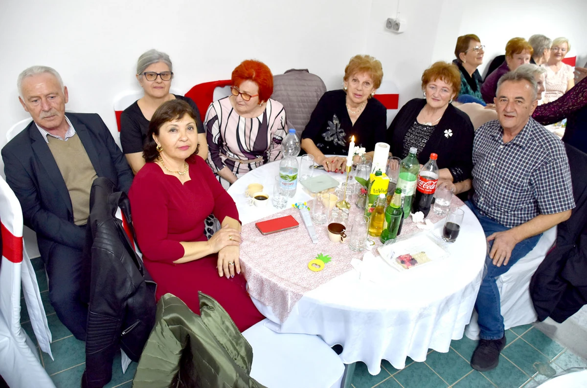 Umirovljenici Velike proslavili Dan žena: Karanfili i pjesma za članice Matice 