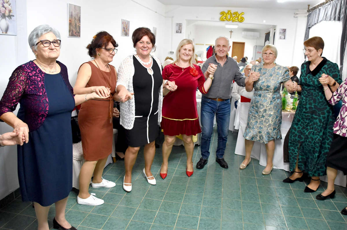 Umirovljenici Velike proslavili Dan žena: Karanfili i pjesma za članice Matice 