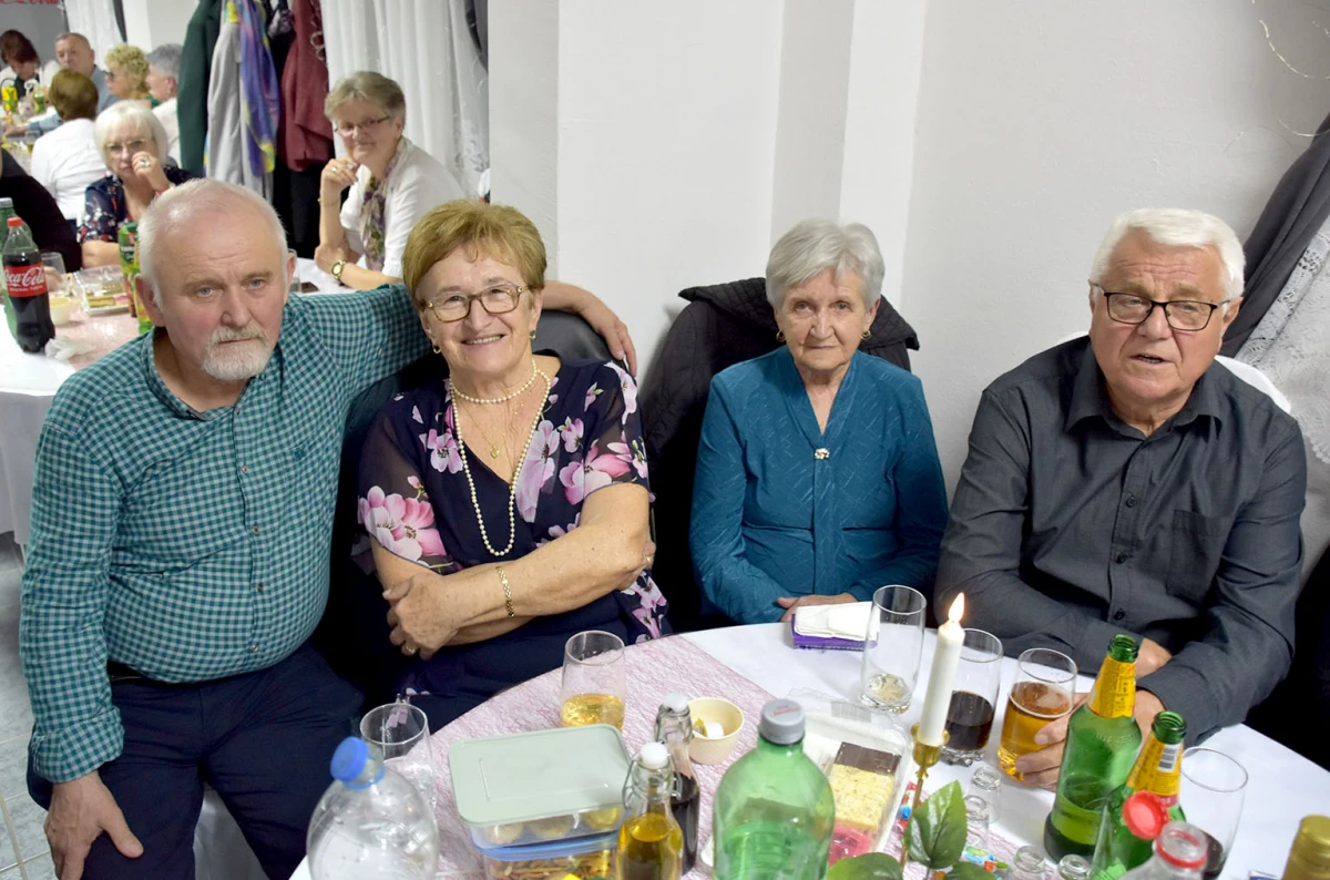 Umirovljenici Velike proslavili Dan žena: Karanfili i pjesma za članice Matice 