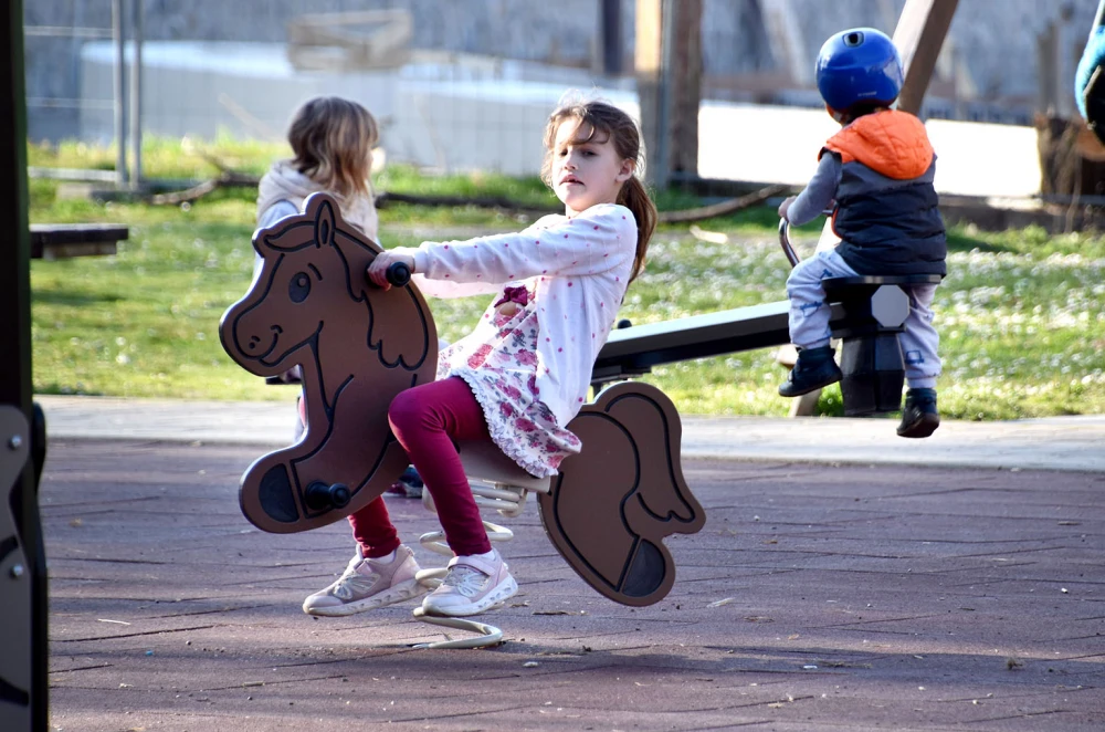 NOVO RUHO DJEČJEG IGRALIŠTA: Veselje podno Staroga grada