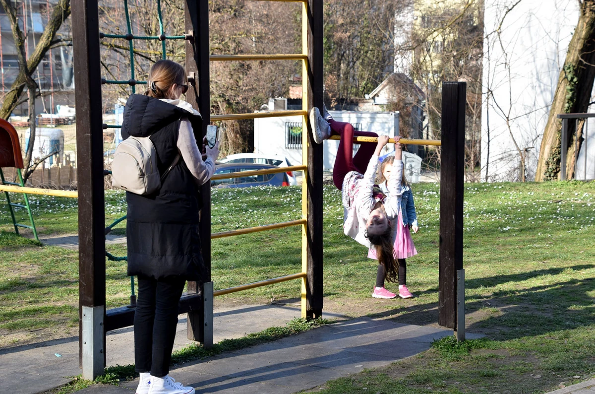 NOVO RUHO DJEČJEG IGRALIŠTA: Veselje podno Staroga grada