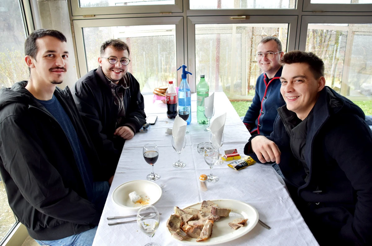 Srce puno, a klijet još punija: Tradicionalna proslava kod Božice i Roberta Hodaka