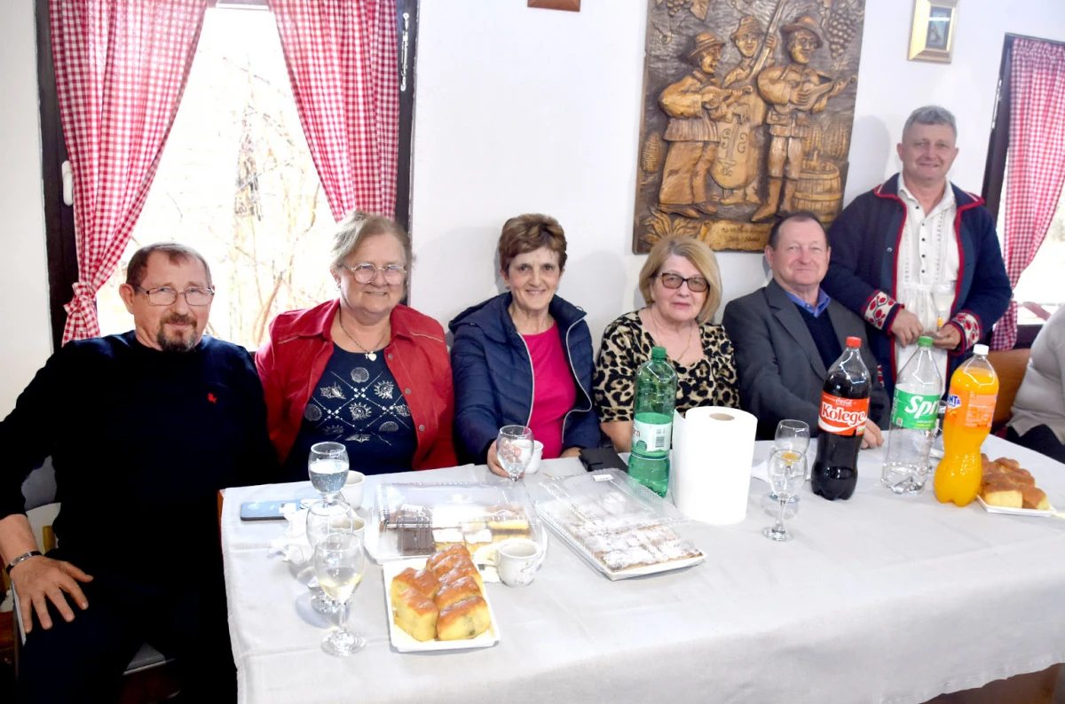 Srce puno, a klijet još punija: Tradicionalna proslava kod Božice i Roberta Hodaka