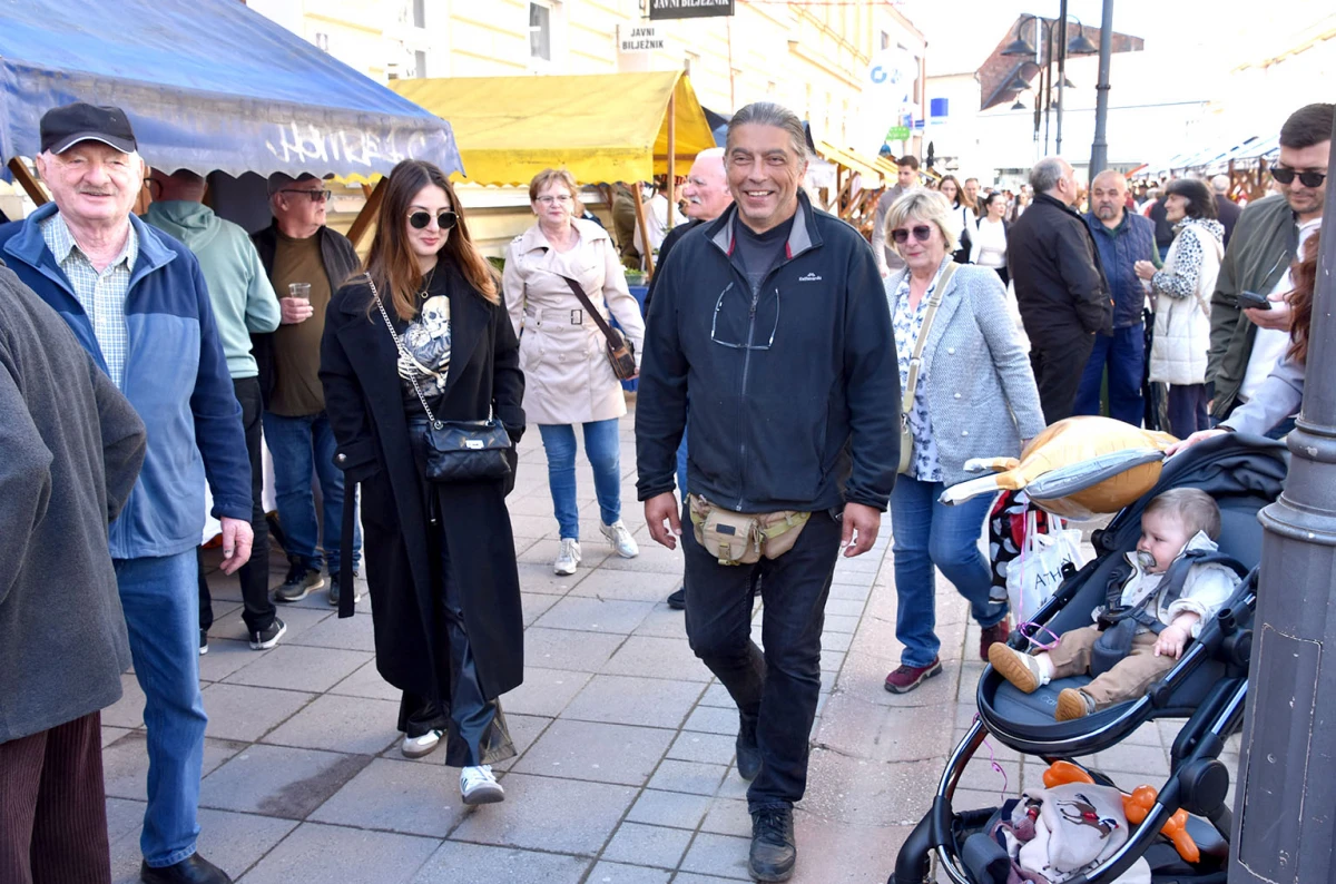 Svečani mimohod povijesnih postrojbi obogatio obilježavanje Dana grada Požege