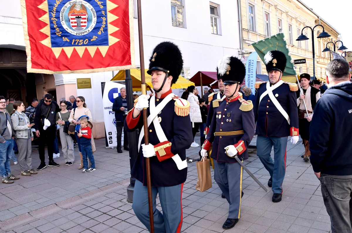 Svečani mimohod povijesnih postrojbi obogatio obilježavanje Dana grada Požege