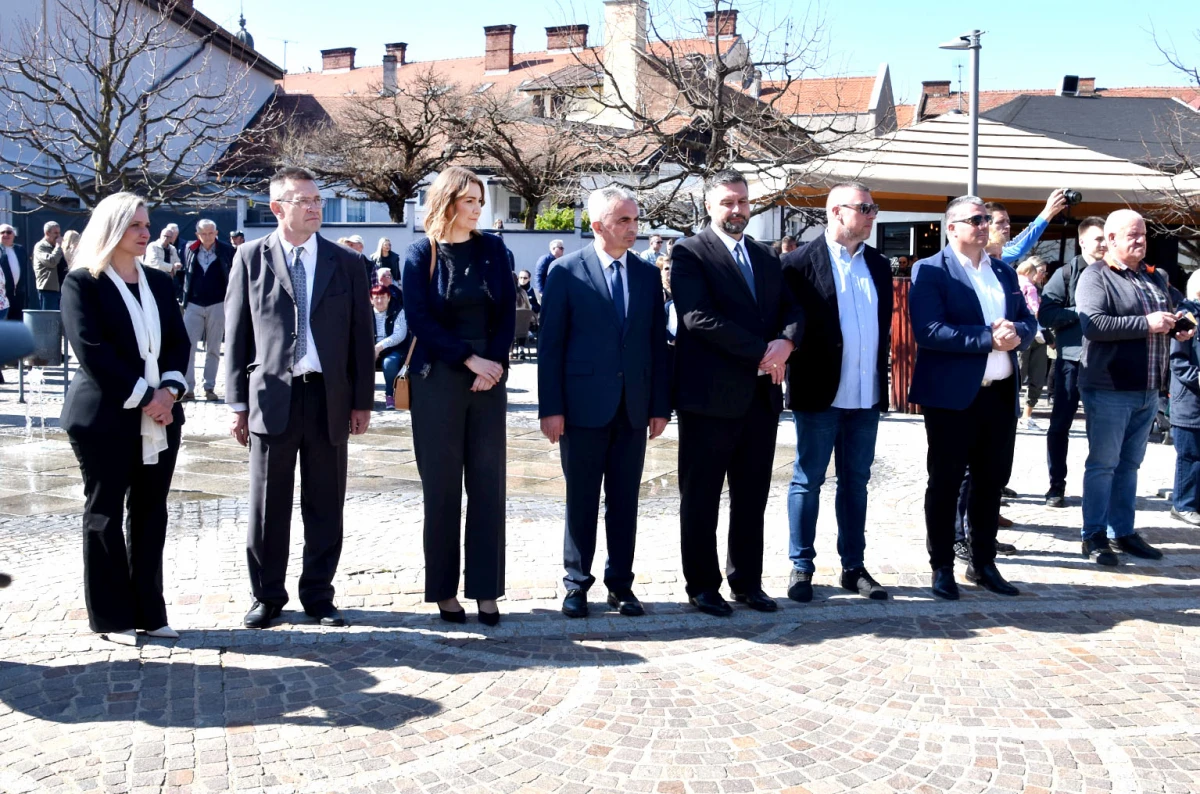 Svečani mimohod povijesnih postrojbi obogatio obilježavanje Dana grada Požege