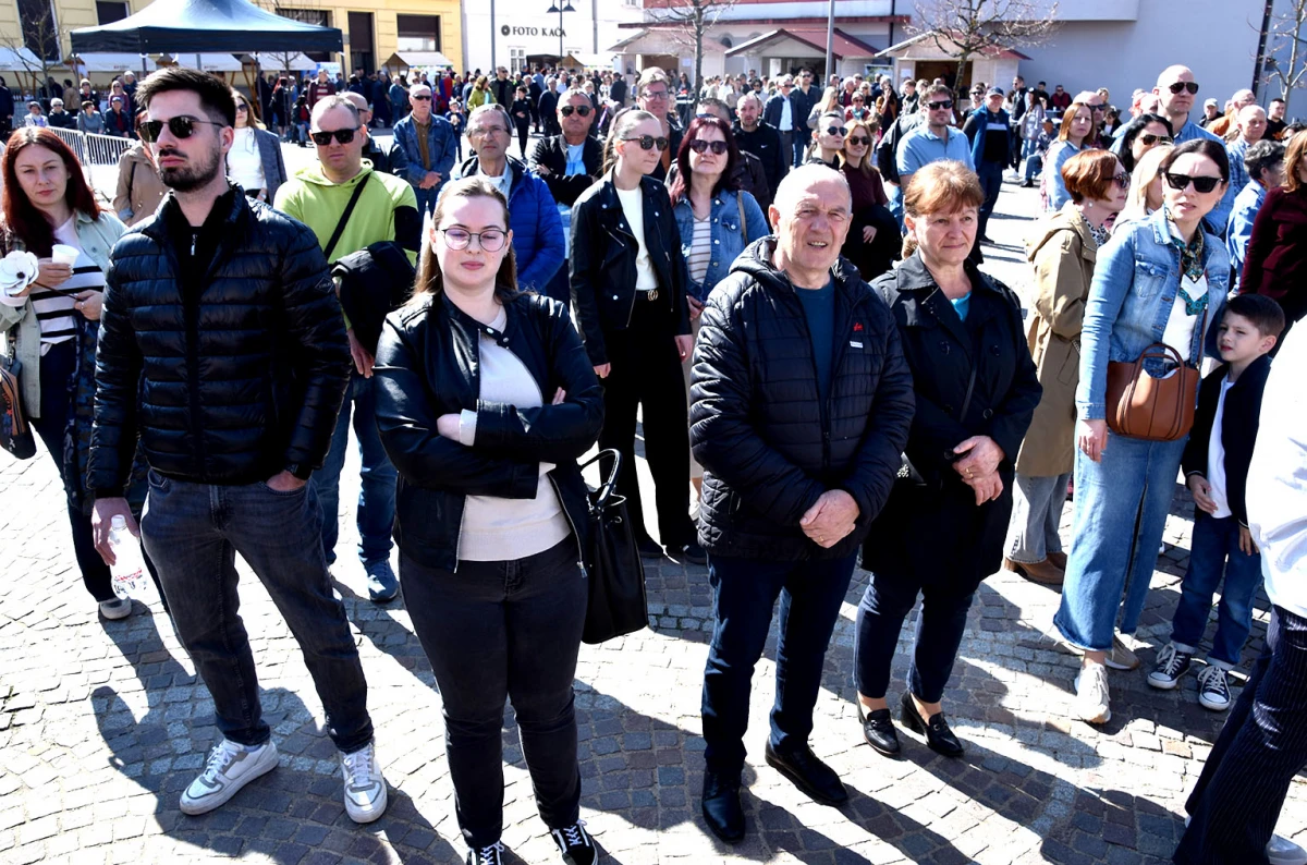 Svečani mimohod povijesnih postrojbi obogatio obilježavanje Dana grada Požege