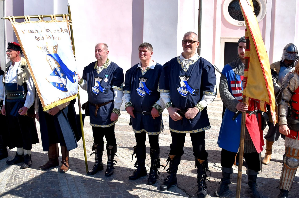 Svečani mimohod povijesnih postrojbi obogatio obilježavanje Dana grada Požege