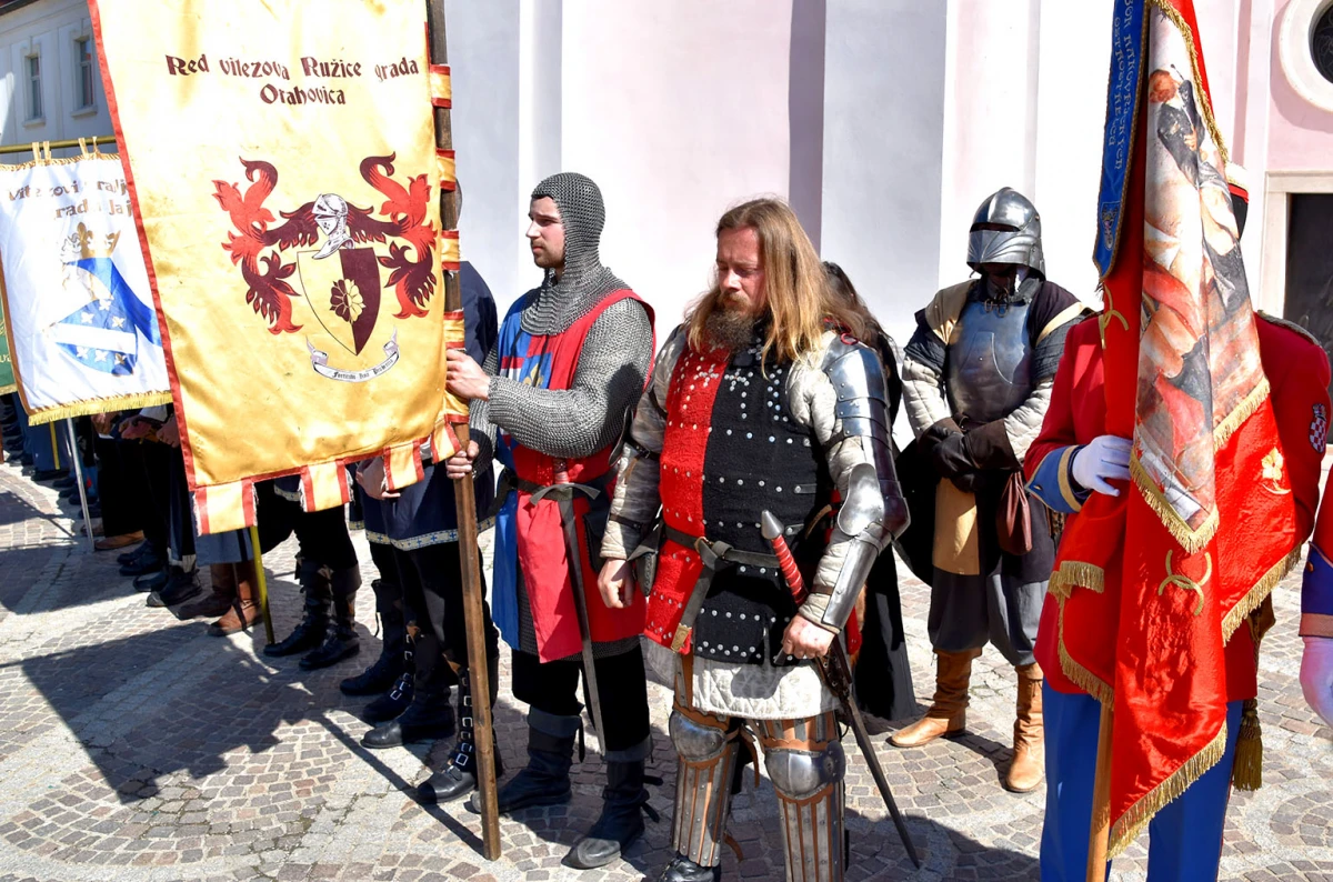 Svečani mimohod povijesnih postrojbi obogatio obilježavanje Dana grada Požege