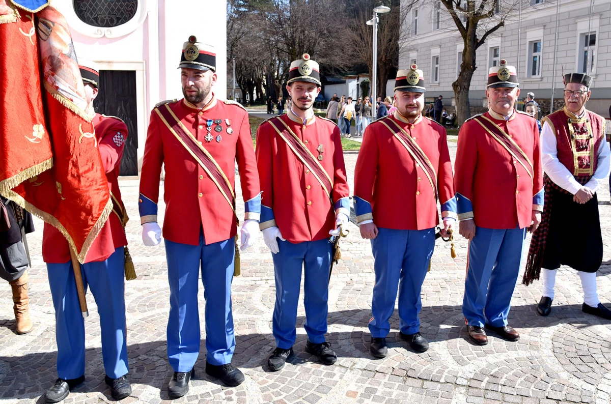 Svečani mimohod povijesnih postrojbi obogatio obilježavanje Dana grada Požege
