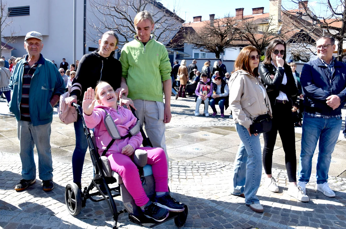 Svečani mimohod povijesnih postrojbi obogatio obilježavanje Dana grada Požege