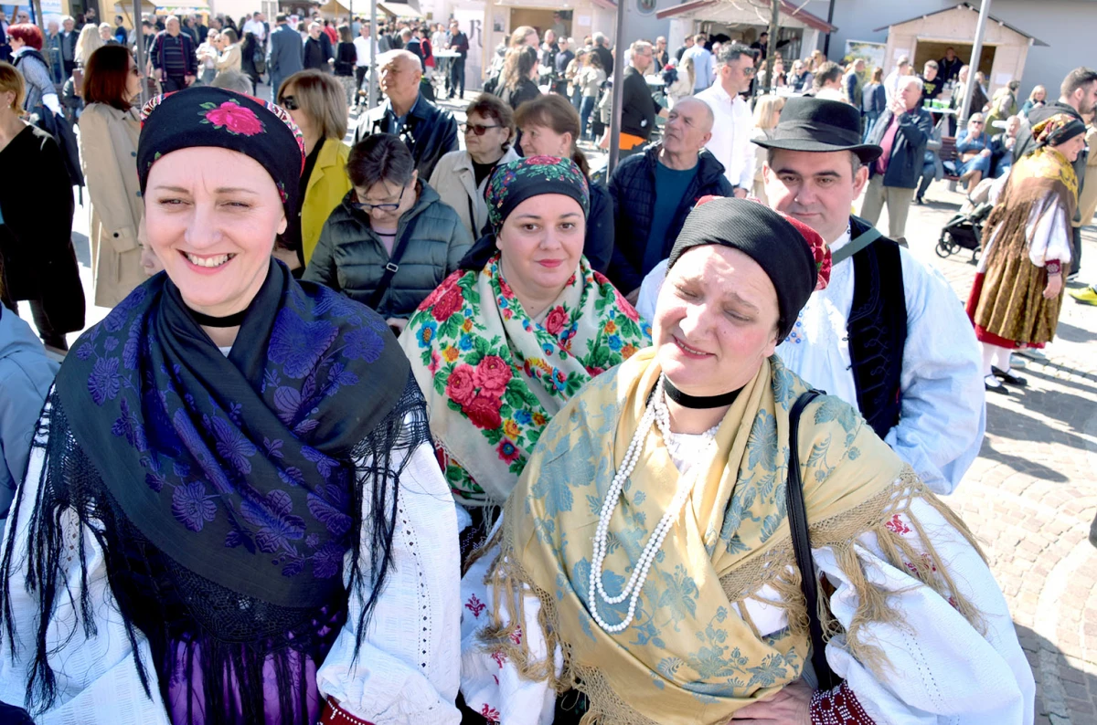 Svečani mimohod povijesnih postrojbi obogatio obilježavanje Dana grada Požege