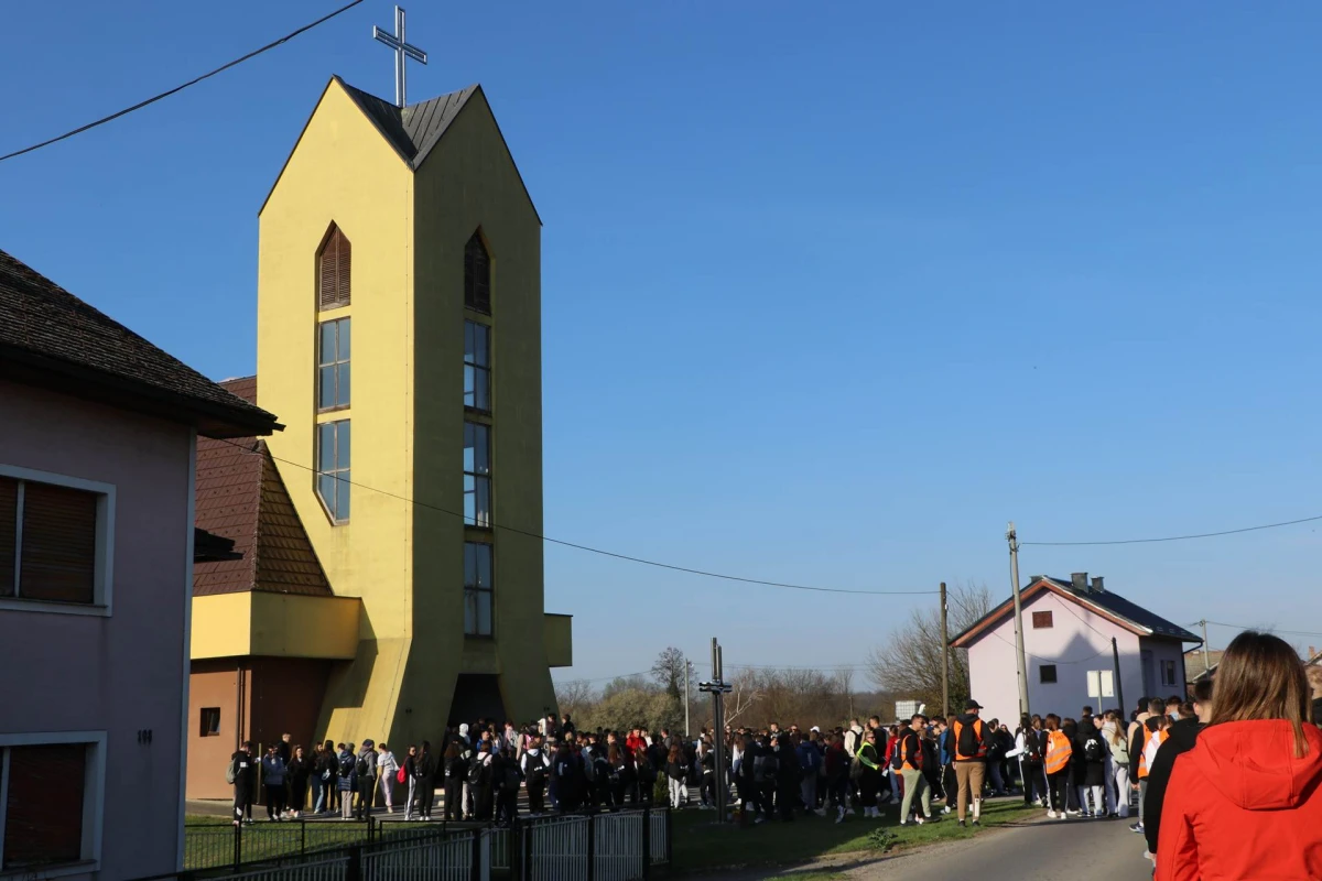 Dvadeset i sedmi Križni put mladih Požeške biskupije