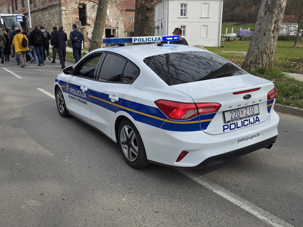 Uhićena 54-godišnjakinja zbog narušavanja javnog reda i mira i vrijeđanja policije