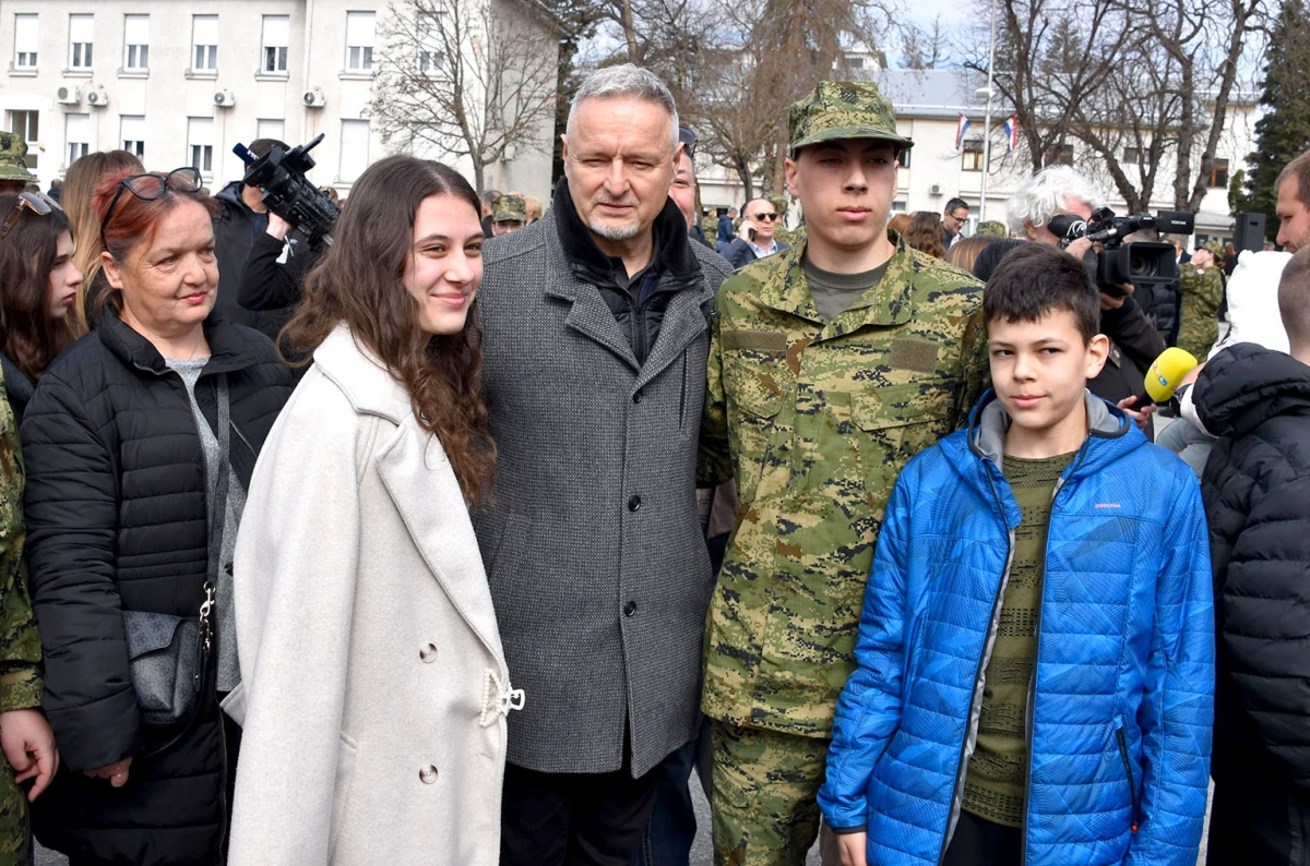 Thompson ukrao pažnju na prisezi: Ponosni otac u prvom planu!