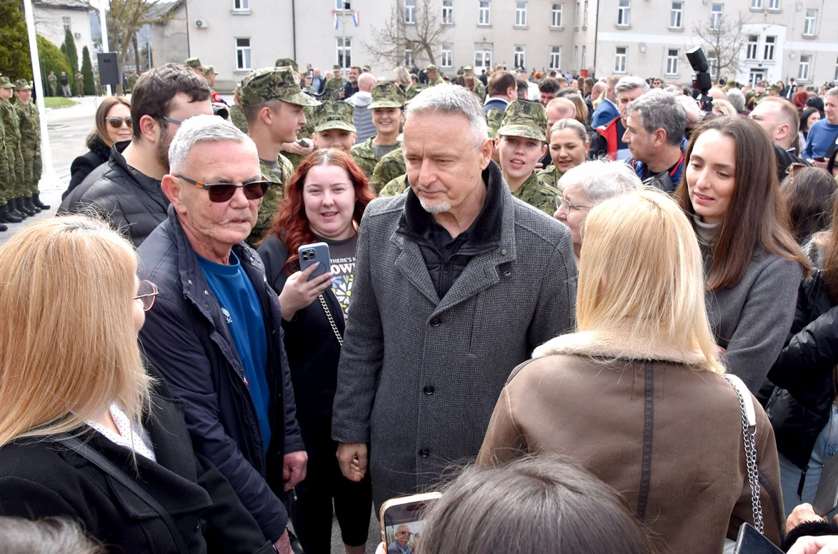 Thompson ukrao pažnju na prisezi: Ponosni otac u prvom planu!