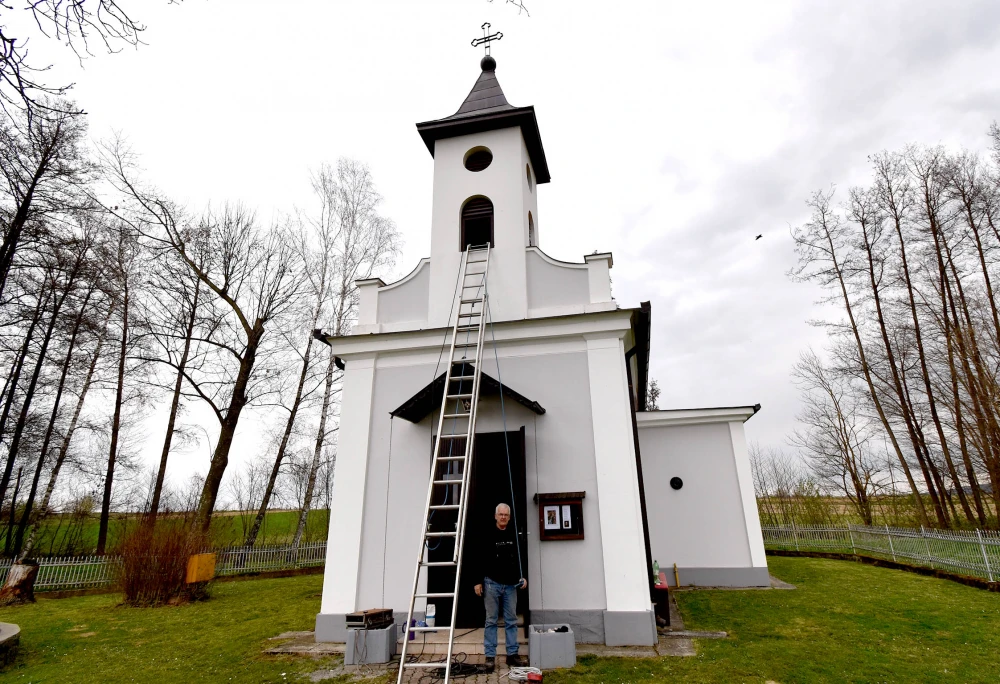Stoljetna kapela u Alilovcima ide u korak s vremenom: Nakon stotinu godina, zvona pokreće električna struja