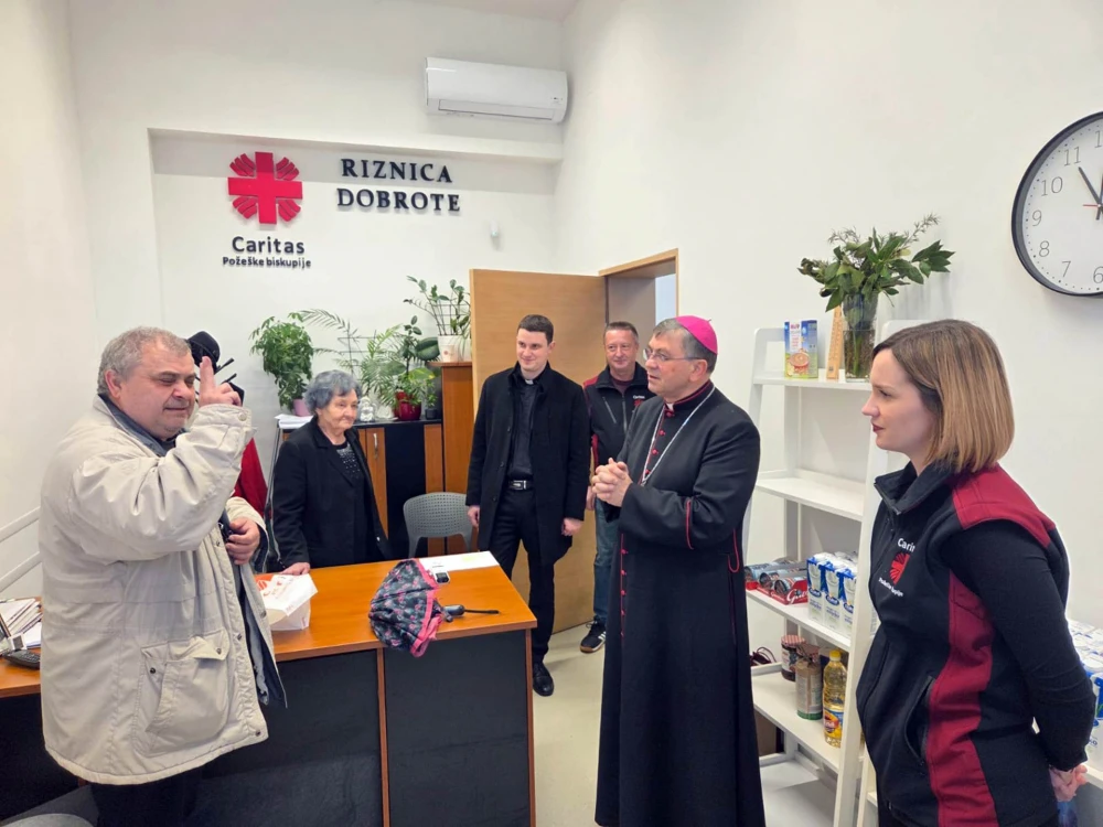 Biskup Ivo Martinović pohodio Caritas Požeške biskupije