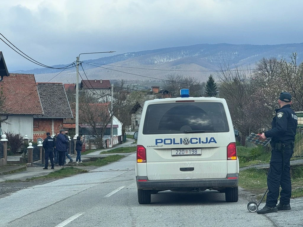 Traktor se zabio u kuću, završio gotovo u dnevnom boravku