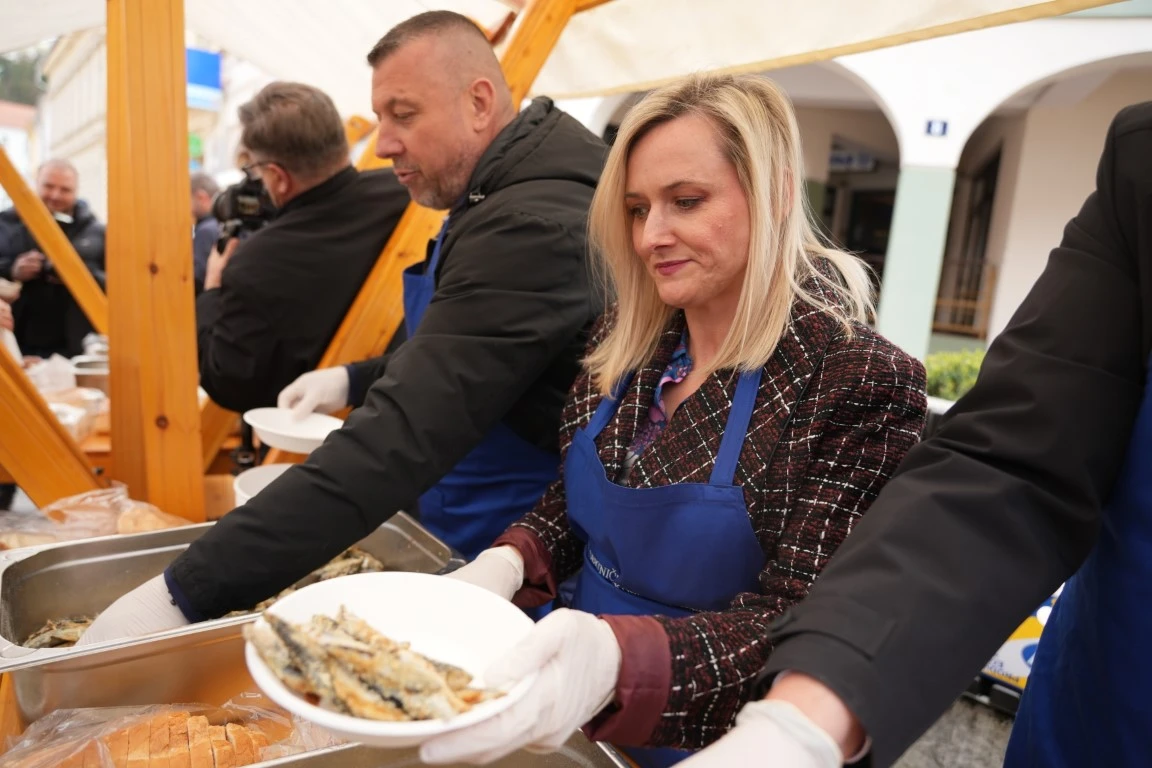 Poznata lica u podjeli girica na Veliki petak