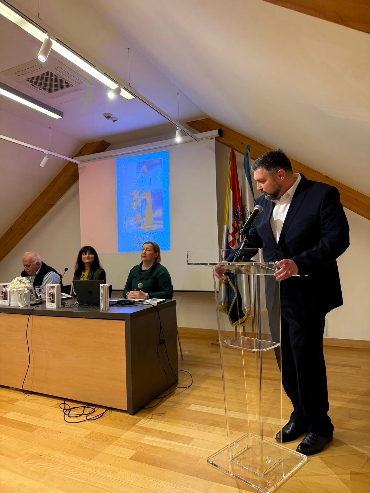 Emotivna večer u Požegi: „Ilićke priče“ oduševile publiku