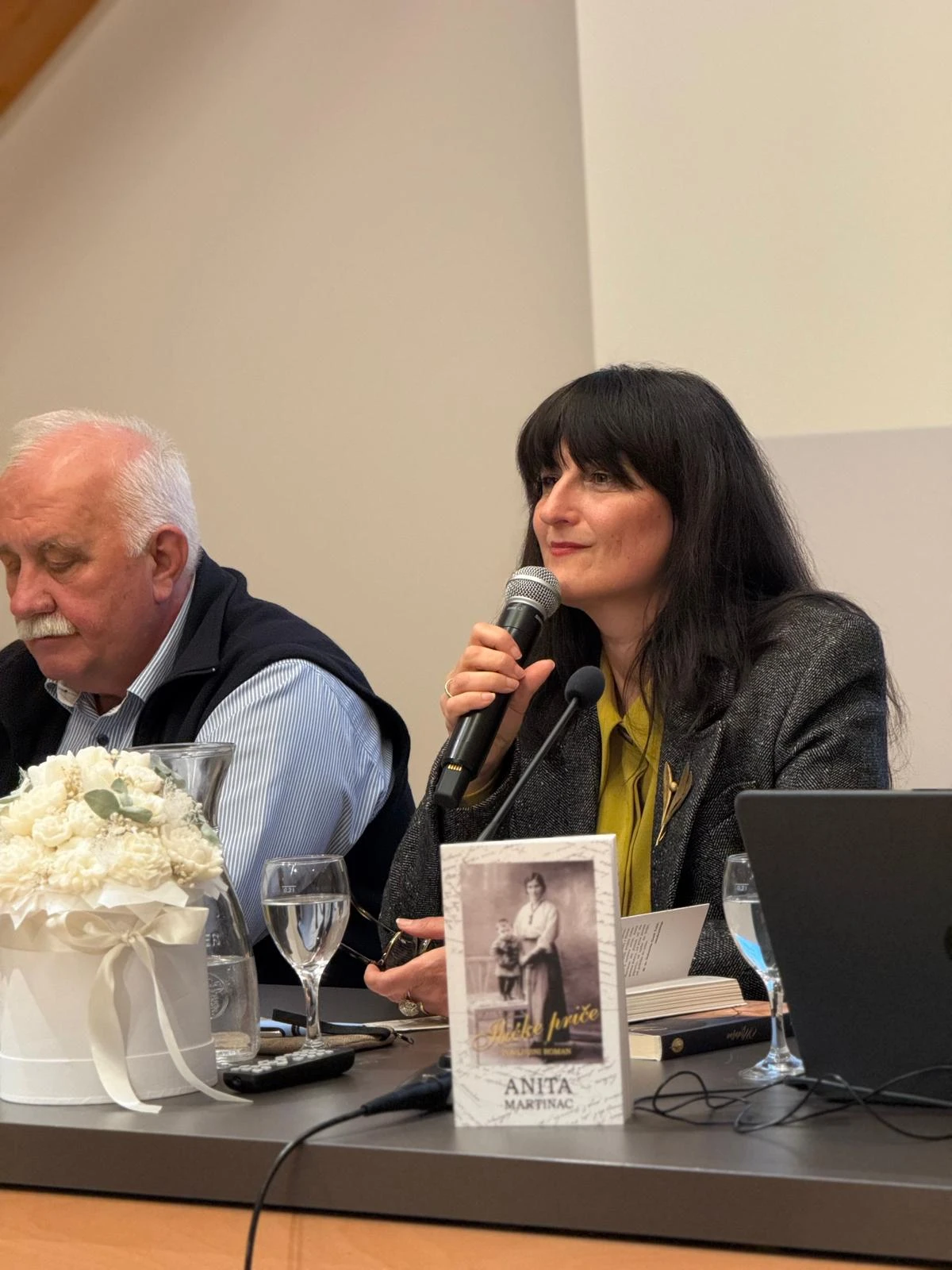 Emotivna večer u Požegi: „Ilićke priče“ oduševile publiku