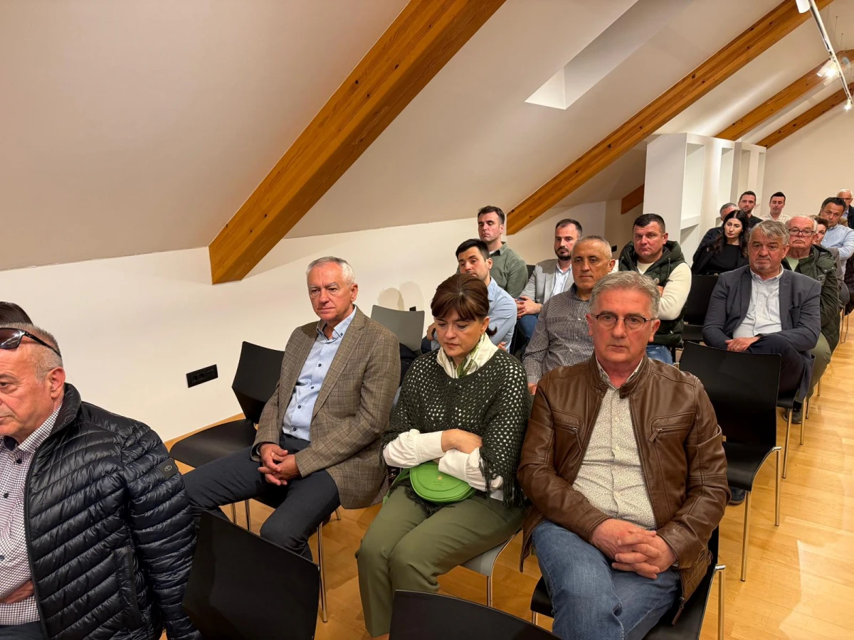 Emotivna večer u Požegi: „Ilićke priče“ oduševile publiku