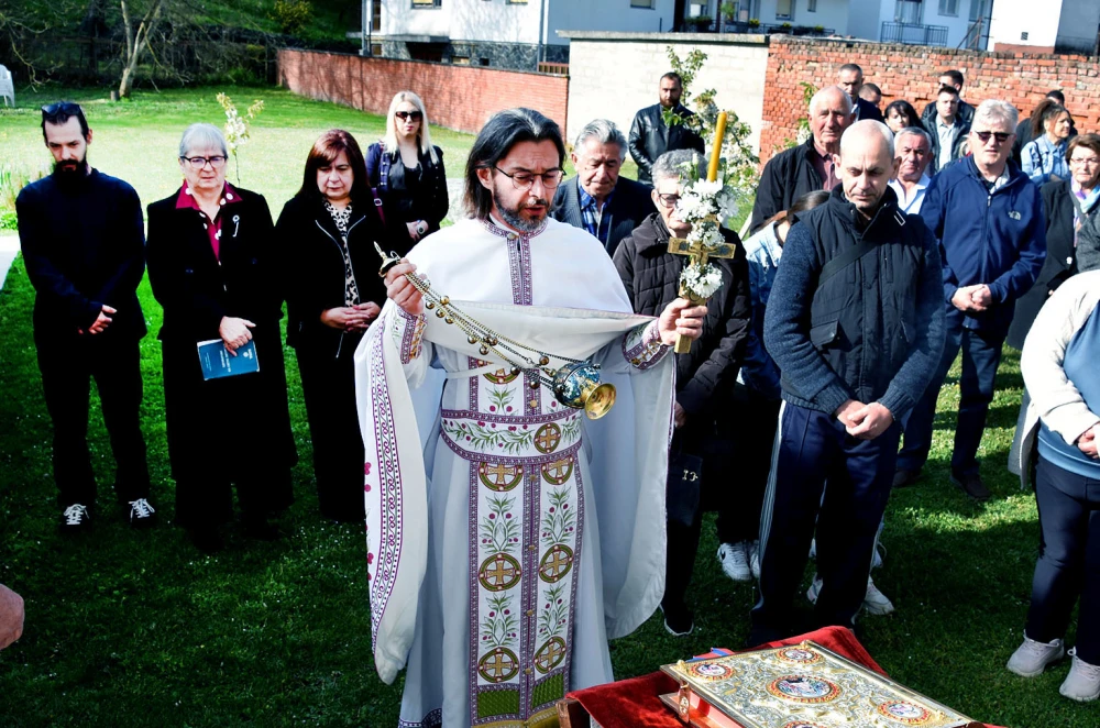 USKRSNA LITURGIJA U POŽEGI: Vjernici uz paroha Petrovića proslavili najveći kršćanski blagdan